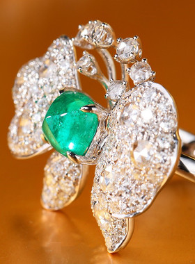 莫桑石群镶满钻祖母绿蝴蝶钻戒
