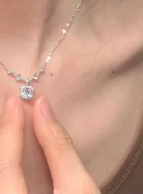 新款方糖方钻项链女锁骨链气质轻奢小众高级感ins风简约时尚设计