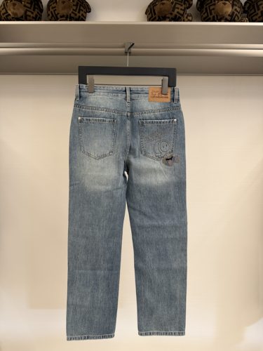 CNC 26春夏新款 男士时尚字母卡通刺绣破洞直筒牛仔裤 811H191102 - 图0