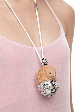 YVMIN尤目 木雕刺猬花球吊坠项链女款毛衣链设计师新年生日礼物
