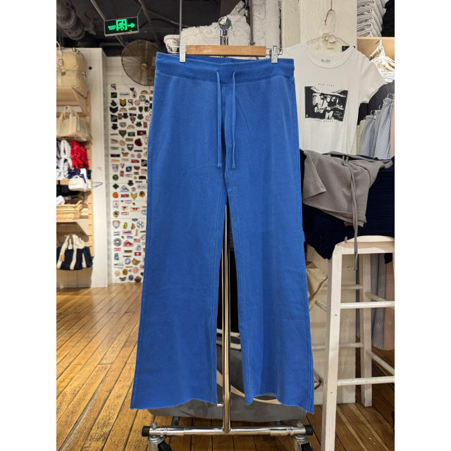 BM's ແອວຕ່ໍາບາດເຈັບແລະແຂບດິບ drape ກາງເກງຊື່