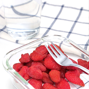 名创优品 特选草莓干88g 