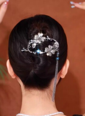 四叶草可旋转扭扭夹女2023新款后脑勺高级感百搭流苏花朵夹子头饰