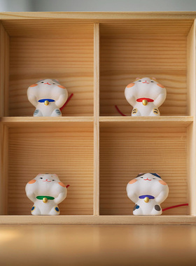 龙虎作陶制捧脸猫咪摆件