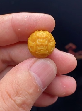 天然原矿，缅黄玉精工龙珠雕刻，尺寸15-16mm全品无黑点无裂。