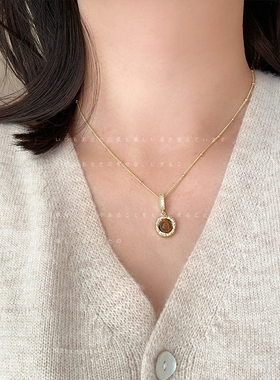 简约高级感圆形虎眼石吊坠项链女百搭通勤时尚潮流气质颈链毛衣链