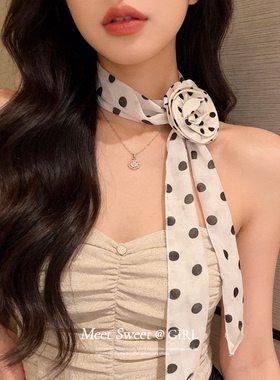 时尚丝巾系脖搭配衬衫项链