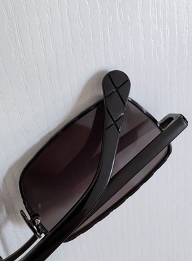 JENNIE巴黎秀场同款墨镜女菱格纹金属方框太阳眼镜窄框时髦CH4295