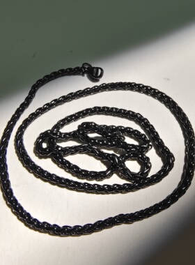 十饰纪潮流个性独特黑色钛钢项链单链条方珍珠蛇骨链简约锁骨链女