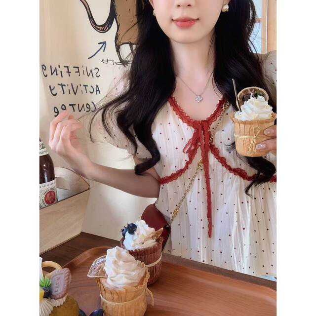 Anli Strawberry Girl ~ Spliced red lace small flying sleeves U-neck top elastic bubble wrinkle lace shirt