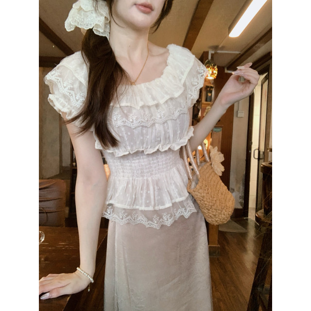 ຊັ້ນເທິງຂອງ lace elasticated polka-dot