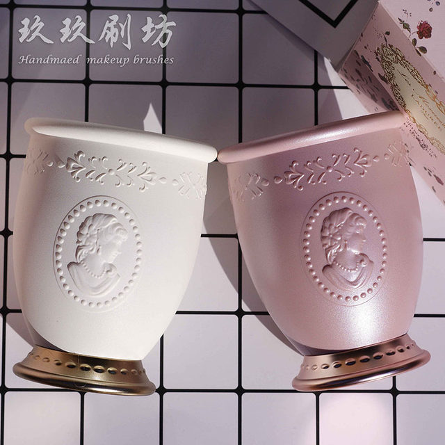 Japanese aristocratic relief brush storage tube makeup