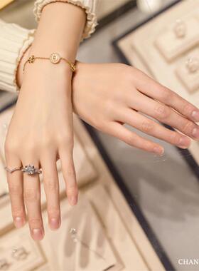 轻奢王后鸢尾花莫桑钻镶钻戒指