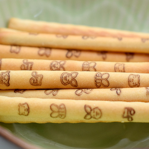 滨崎迪士尼心宠杯小熊维尼蘸酱棒棒饼干草莓巧克力酸奶味儿童零食 - 图2