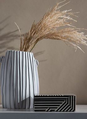 条纹树脂双耳摆件花器现代简约