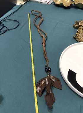 Vintage 卡其色皮绳树叶项链