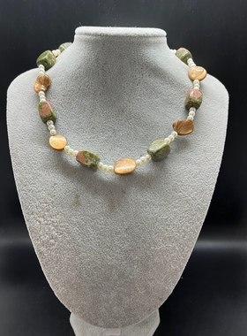 白色琉璃珍珠项链天然石黄绿色方块 比较特别吧 长度45厘米左右