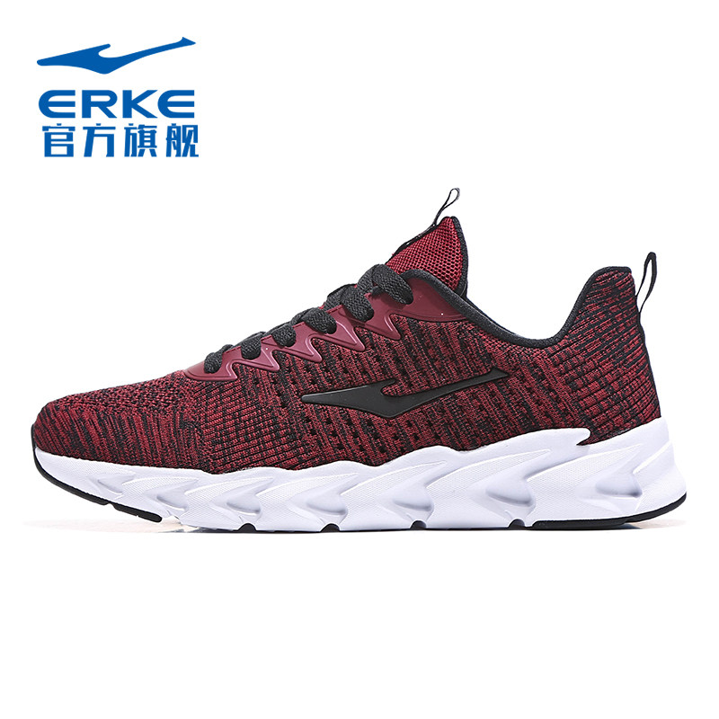  鸿星尔克跑步鞋