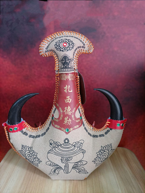 Tibetan specialty tashi dele highland barley wine 52 degrees fragrant snail non-cowhide capsule horn pure grain liquor