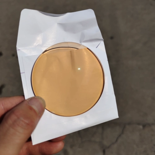 В случае ультрафиолетовых лучей, быстрая обесцвечивая смоля не -кферическая линзы, 2 таблетки анти -легочного светового излучения с почти рассеянным номером почти