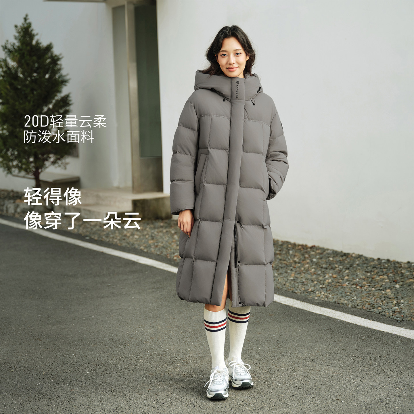 坦博尔25冬季新款云朵泡芙羽绒服女装长款过膝连帽加厚面包服外套