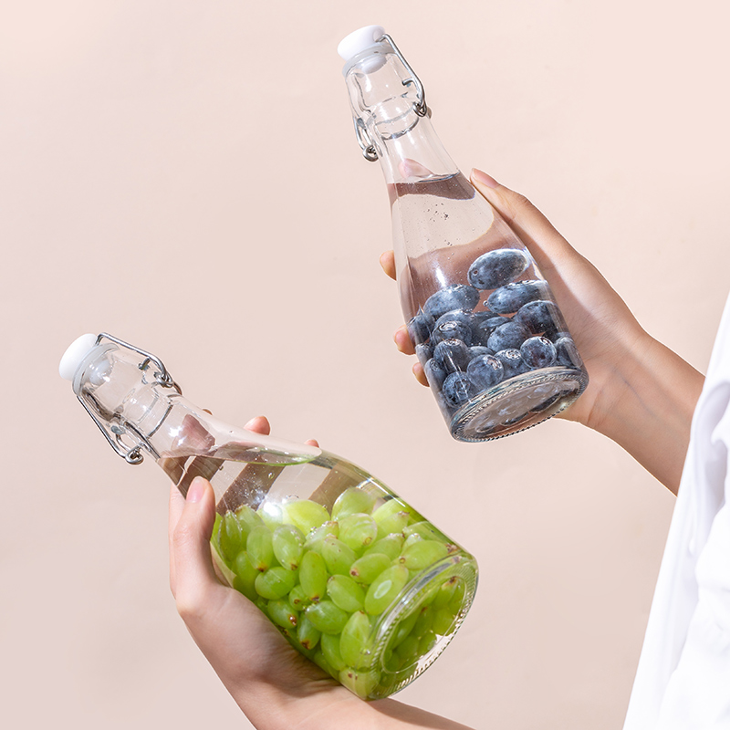 Glass transparent wine sealed bottle, one pound or two pounds empty bottle