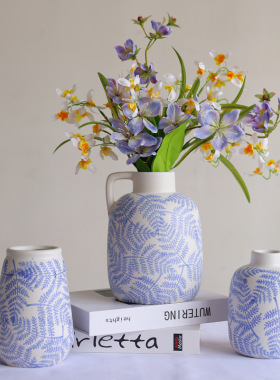 现代简约手绘蓝色厥叶陶瓷花瓶高级感家居花器摆件客厅摆件