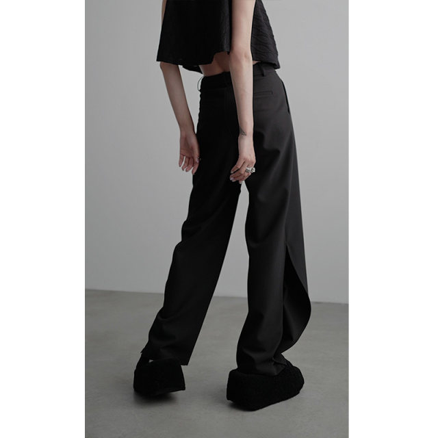 ບໍ່ມີພາບລວງຕາ slit trousers ສະຫມໍ່າສະເຫມີ
