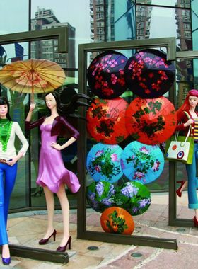 商业街购物女郎主题玻璃钢树脂彩绘人物雕塑户外景观小品艺术摆件