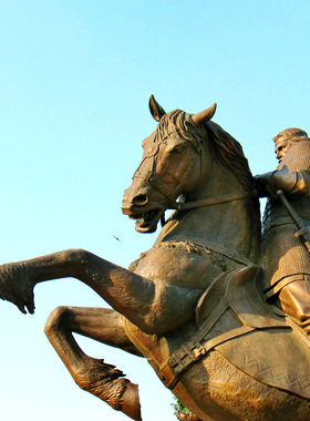 骑马人玻璃仿铜树脂城市文化广场大型铸铜不锈钢户外地标金属摆件