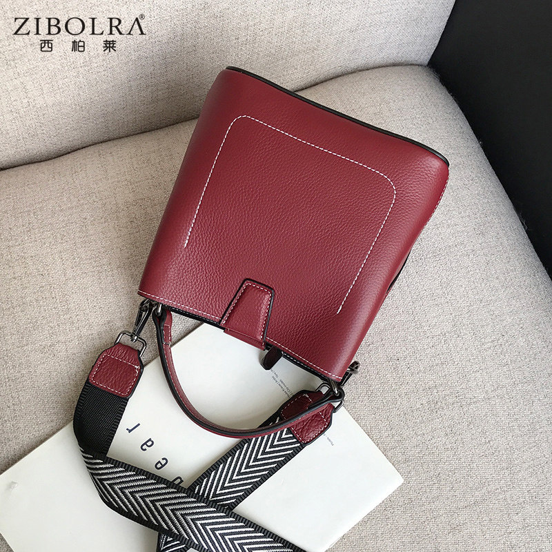 新款真皮2020潮宽肩带女简约水桶包 西柏莱女士包袋