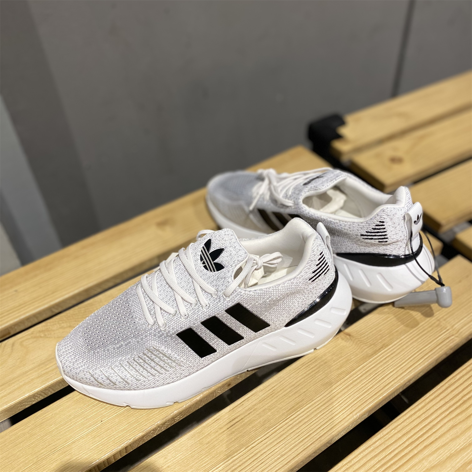 Adidas阿迪达斯跑步鞋女子2022夏季低帮轻便缓震休闲运动鞋GV7969-图0