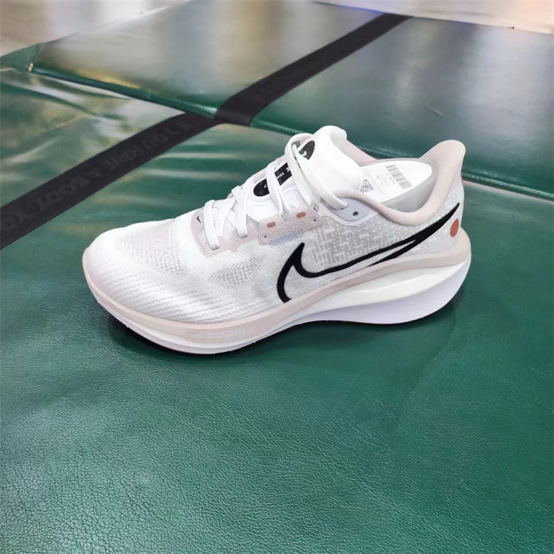 NIKE耐克女子ZOOM VOMERO 17透气休闲运动跑步鞋 FB8502 FZ3974 - 图1