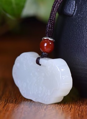 玉阅珠宝和田玉双面如意锁吊坠