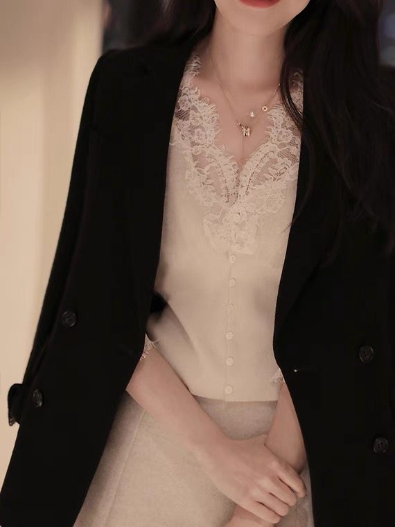 高级感洋气蕾丝边针织别致系打底衫 蒂曼芳毛针织衫