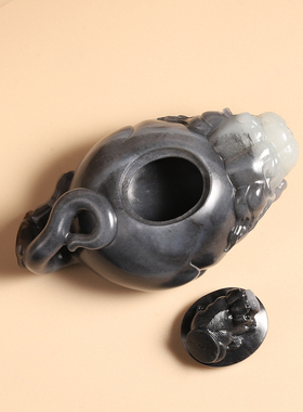 和田玉青花籽料瑞犬茶壶手把件