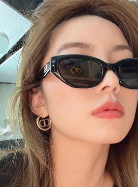 焦下复古猫眼墨镜女高级感2026gm新款Jennie窄框防晒紫外线太阳眼