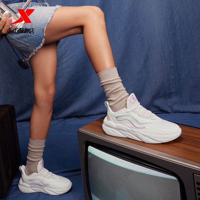 特步霄云休闲鞋轻便运动鞋2023女鞋 特步板鞋/休闲鞋