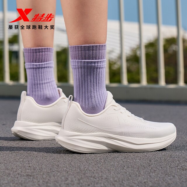 ເກີບແລ່ນ Xtep 7.0 ສໍາລັບຜູ້ຊາຍ