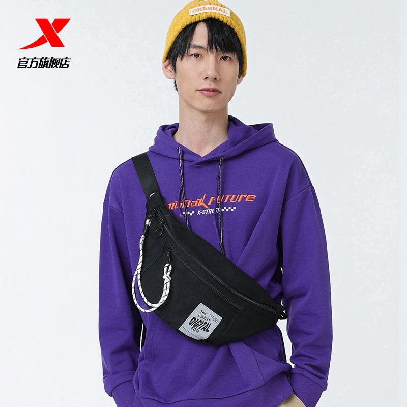 特步运动男女2023新款通勤单肩包 特步单肩背包