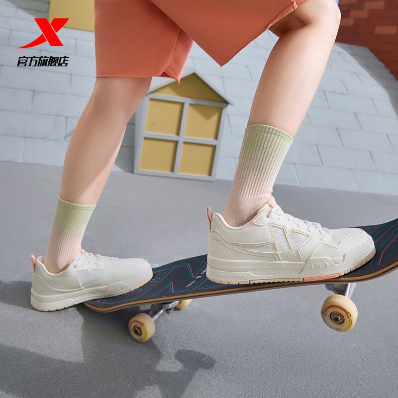 特步2025冬季新款情侣板鞋男休闲鞋女旗舰正品运动鞋平底鞋子厚底,淘宝优惠券,粉丝福利购,淘宝优惠卷