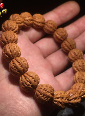 文玩核桃雕刻京八棱龙纹桃核灯笼