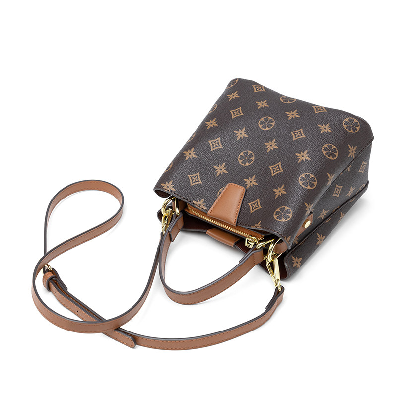 新款2021秋季时尚百搭妈妈水桶包 品牧女士包袋