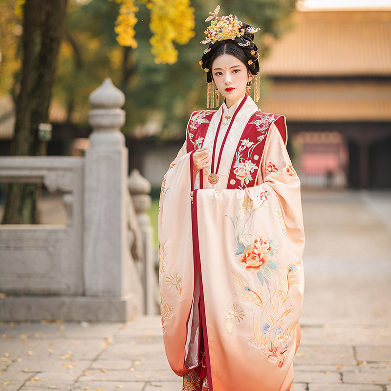 原创明制刺绣披风霞帔汉服女婚服 流烟昔泠汉服