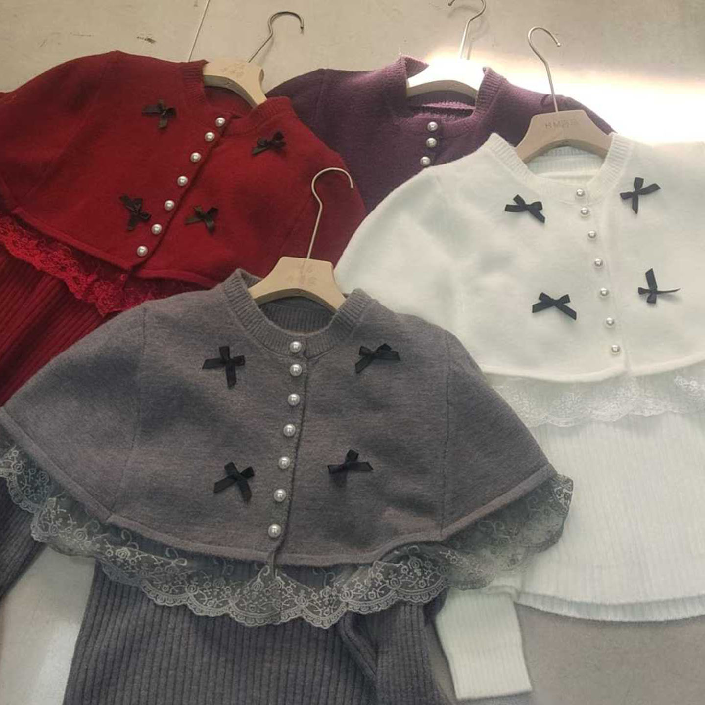 高级感蝴蝶结蕾丝花边拼接斗篷针织衫秋冬新款时尚气质别致两件套 - 图3