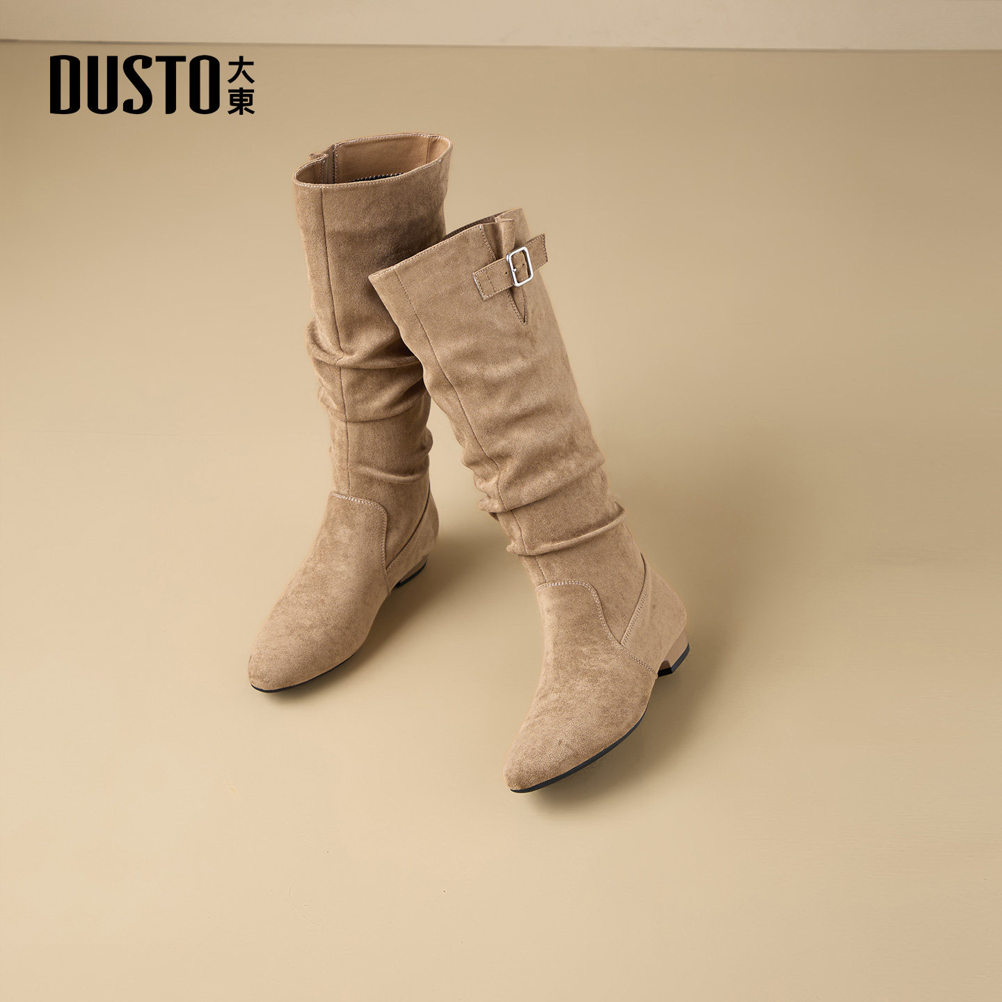 大东长筒靴2025年冬季新款女鞋简约方跟低跟尖头套筒饰扣002368,淘宝优惠券,粉丝福利购,淘宝优惠卷