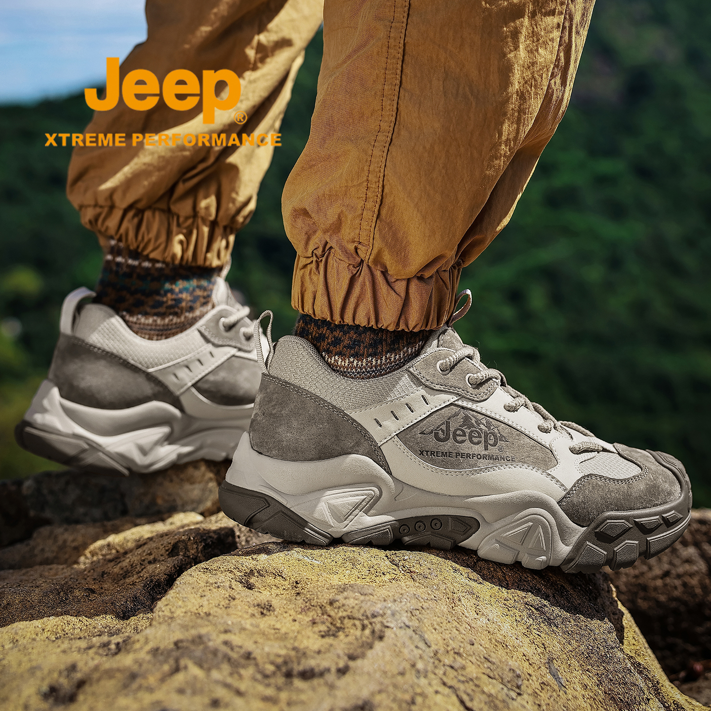 jeep男鞋秋冬季新款户外登山鞋男士轻便软底防滑爸爸休闲运动鞋子 - 图2