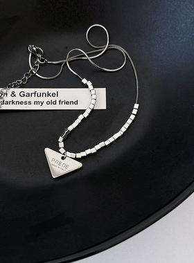 钛钢小众设计感几何立体倒三角形项链男女简约字母吊牌毛衣卫衣链