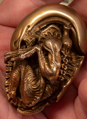 奥格瑞玛异形青铜版ab款手把玩件