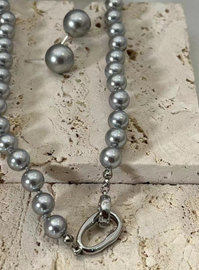 一款多戴灰色珍珠锁骨链耳环套装